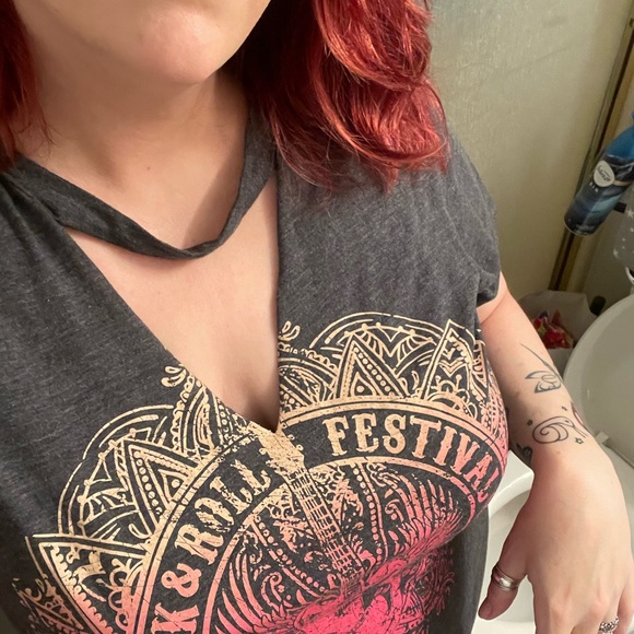 LAST CHANCE 🍎choker tee - Picture 3 of 4